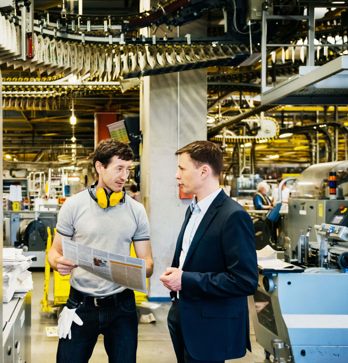 Industriemechaniker_Gespraech_2400x2500 Industriemechaniker_Gespraech_2400x2500