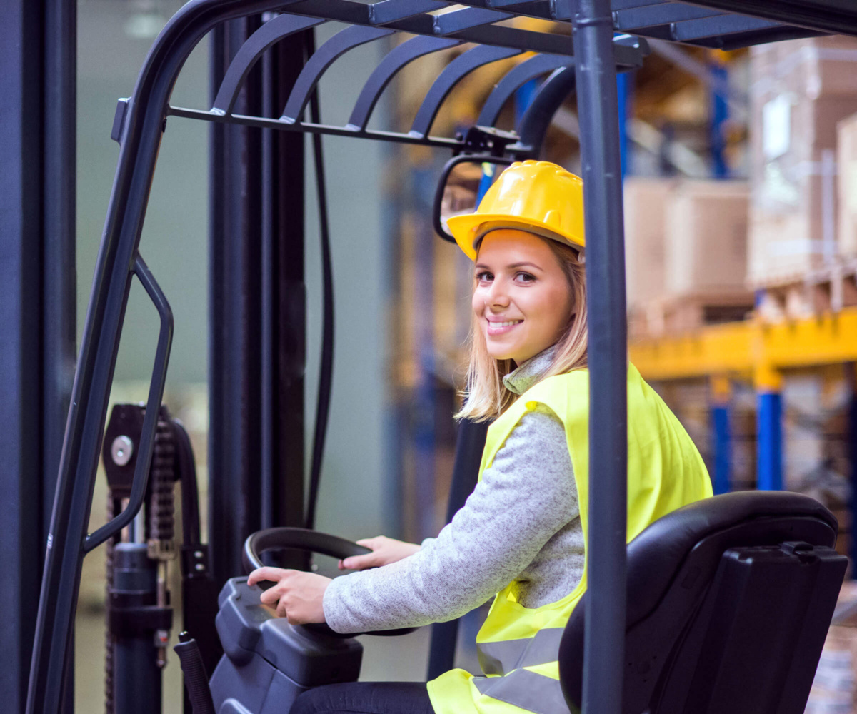 Gabelstaplerfahrerin_2400x2000 Gabelstaplerfahrerin_2400x2000