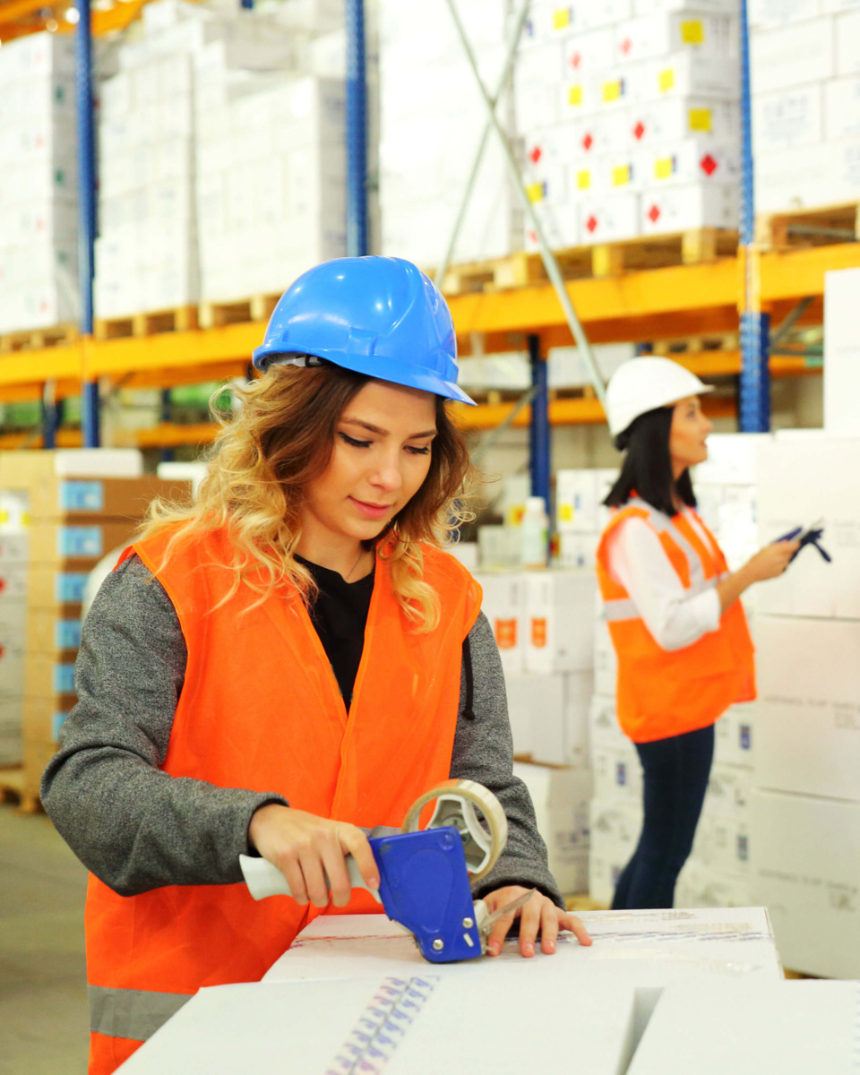 Lager_und_Transportarbeiterin_2400x3000 Lager_und_Transportarbeiterin_2400x3000